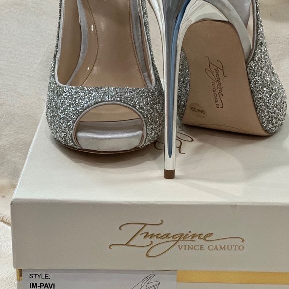 Women’s Vince Camuto stiletto heel shoes - Picture 1 of 6